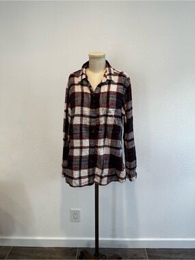 American Eagle Outfitters White and Black Plaid Button-Up Shirt